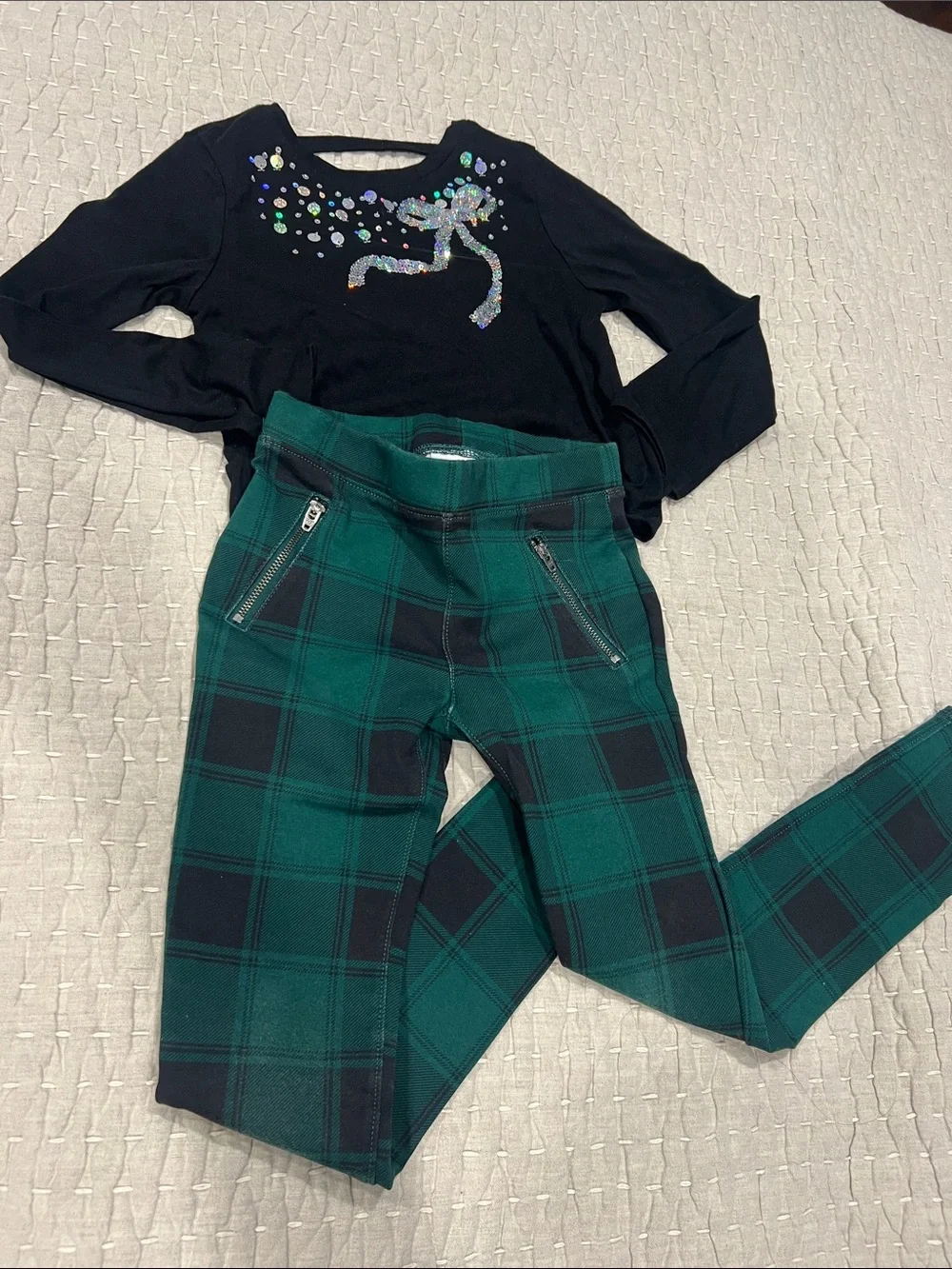The Children's Place Matching Set: Blk top w/Grn/Blk Plaid Ponte Leggings